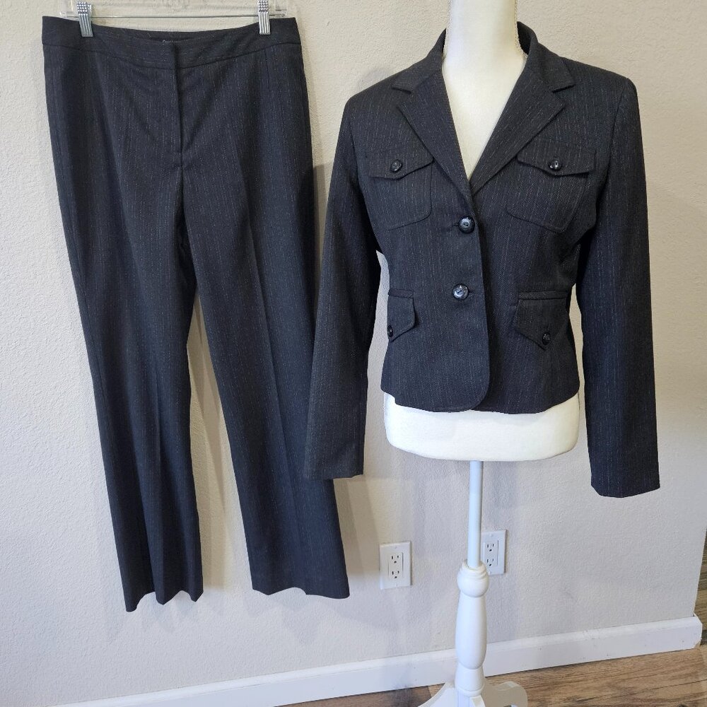 Women's 2 Piece Striped Business Suit Size 8 Signature by Larry Levine